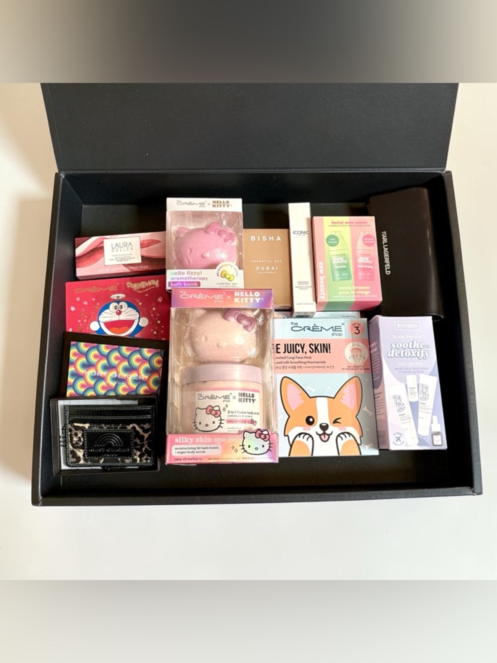 Mystery Beauty & Skincare Bundle - Picture 3 of 16